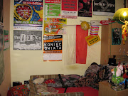 Flaga Polski. Kask ukradziony panom robotnikom. Głębokie wykopy. (img )