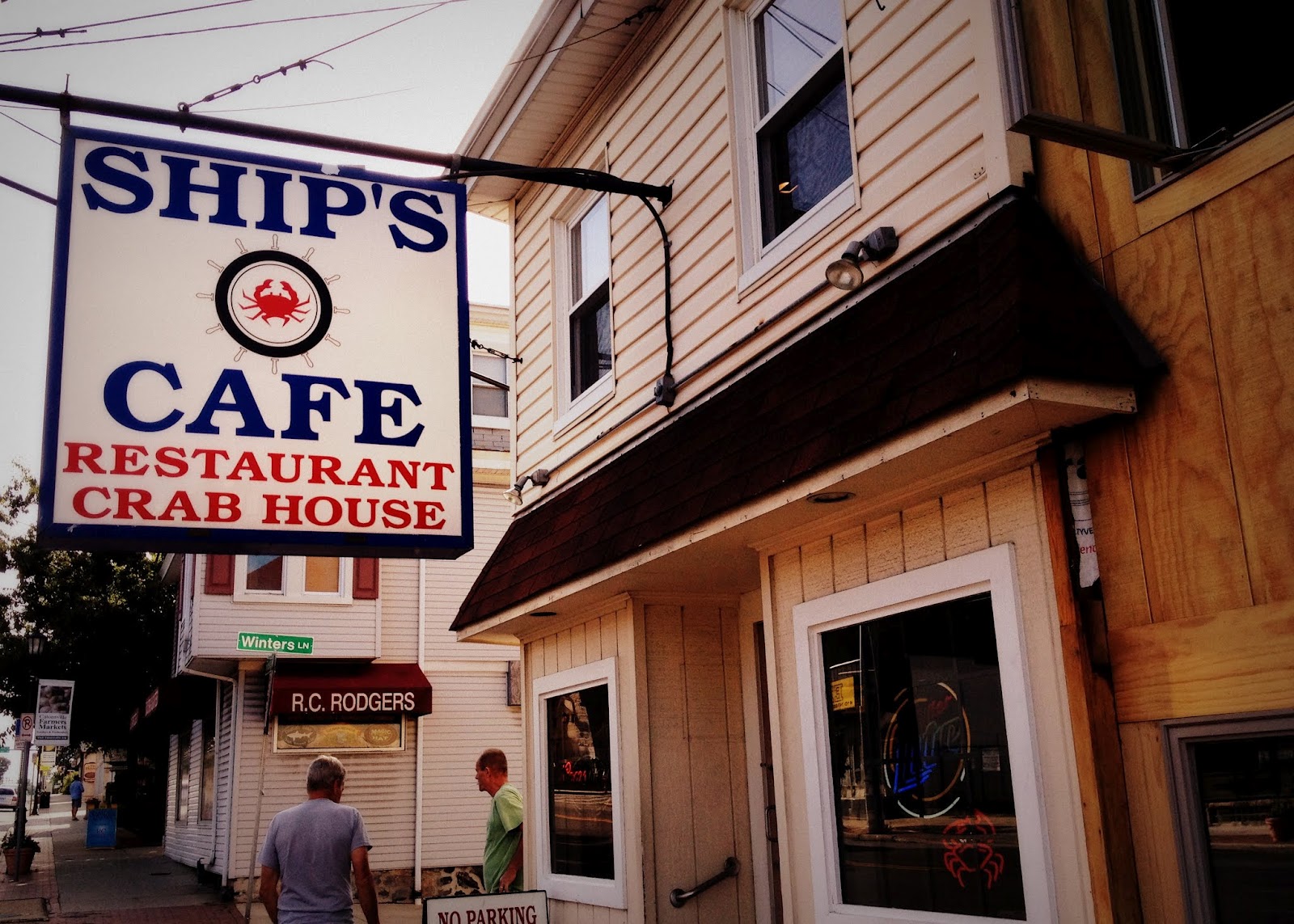 Ship's Cafe Restaurant and Crab House Food Nomad