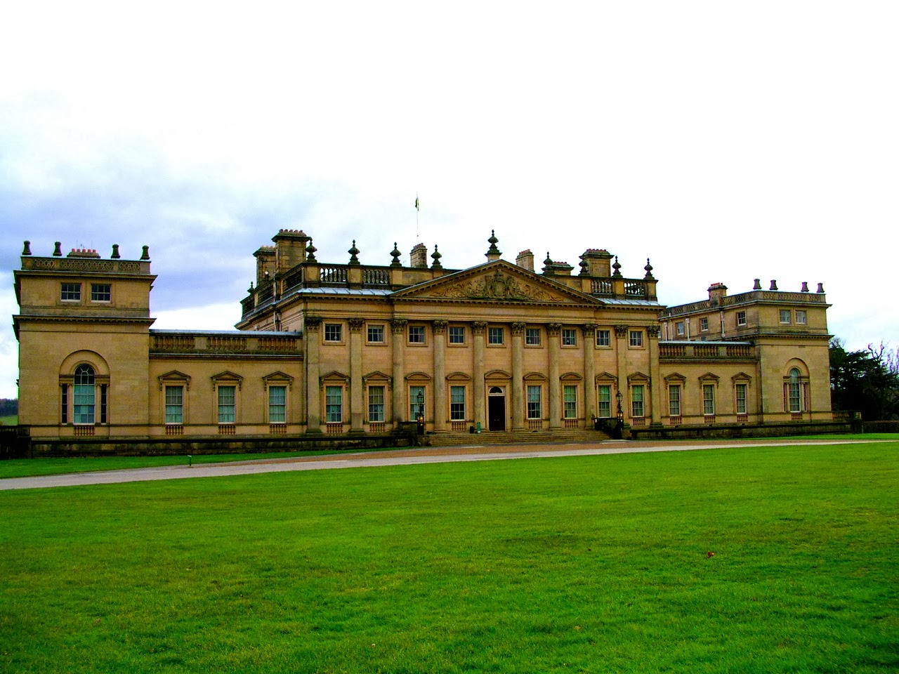 loveisspeed....... Harewood House is a country house located in