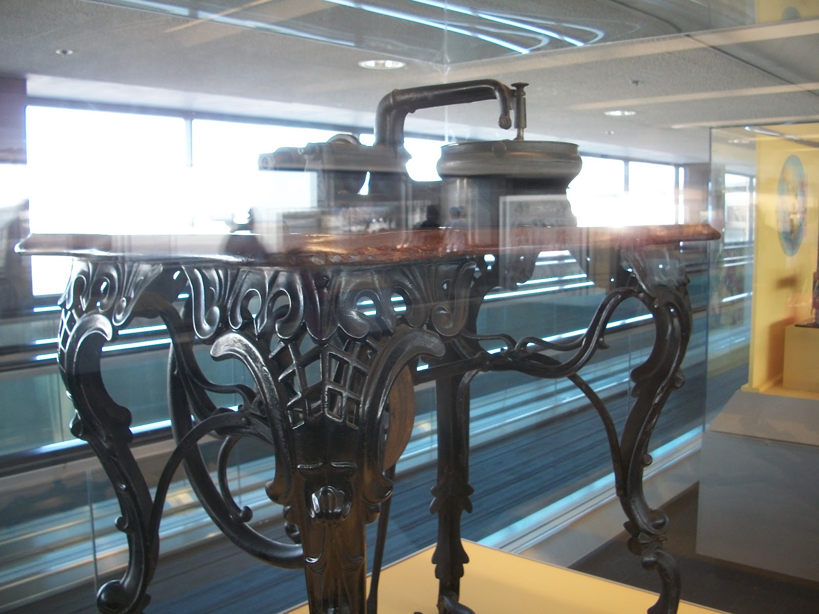 EWESPECIAL Sewing Machines Through the Ages