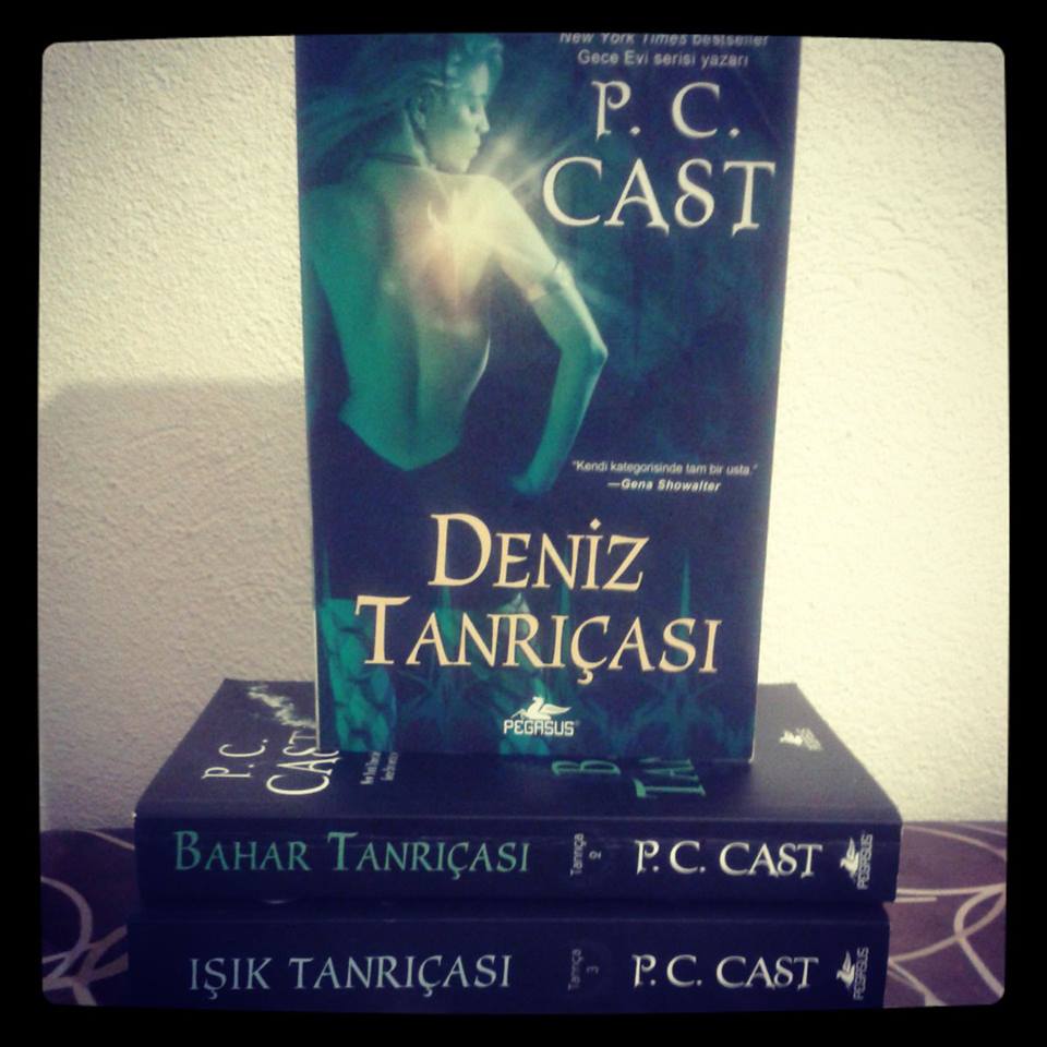 Tanrica Serisi 7 Kitap Set P C Cast Fiyatlari Ve Ozellikleri