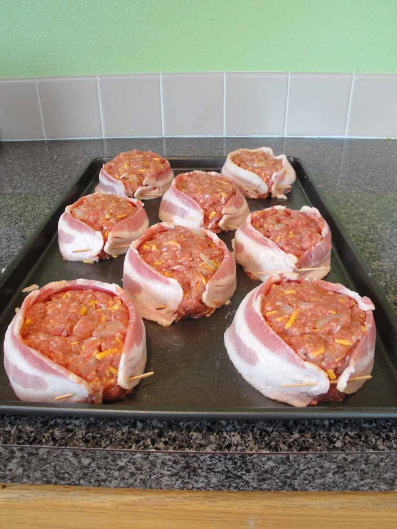 Kiwigirl Cooking Bacon Wrapped Burgers