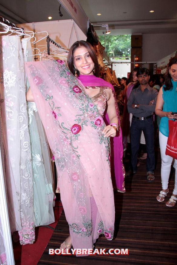 Aarti Chabria - (9) - Aarti Chabria in Hot Punjabi Suit - 2012 Event
