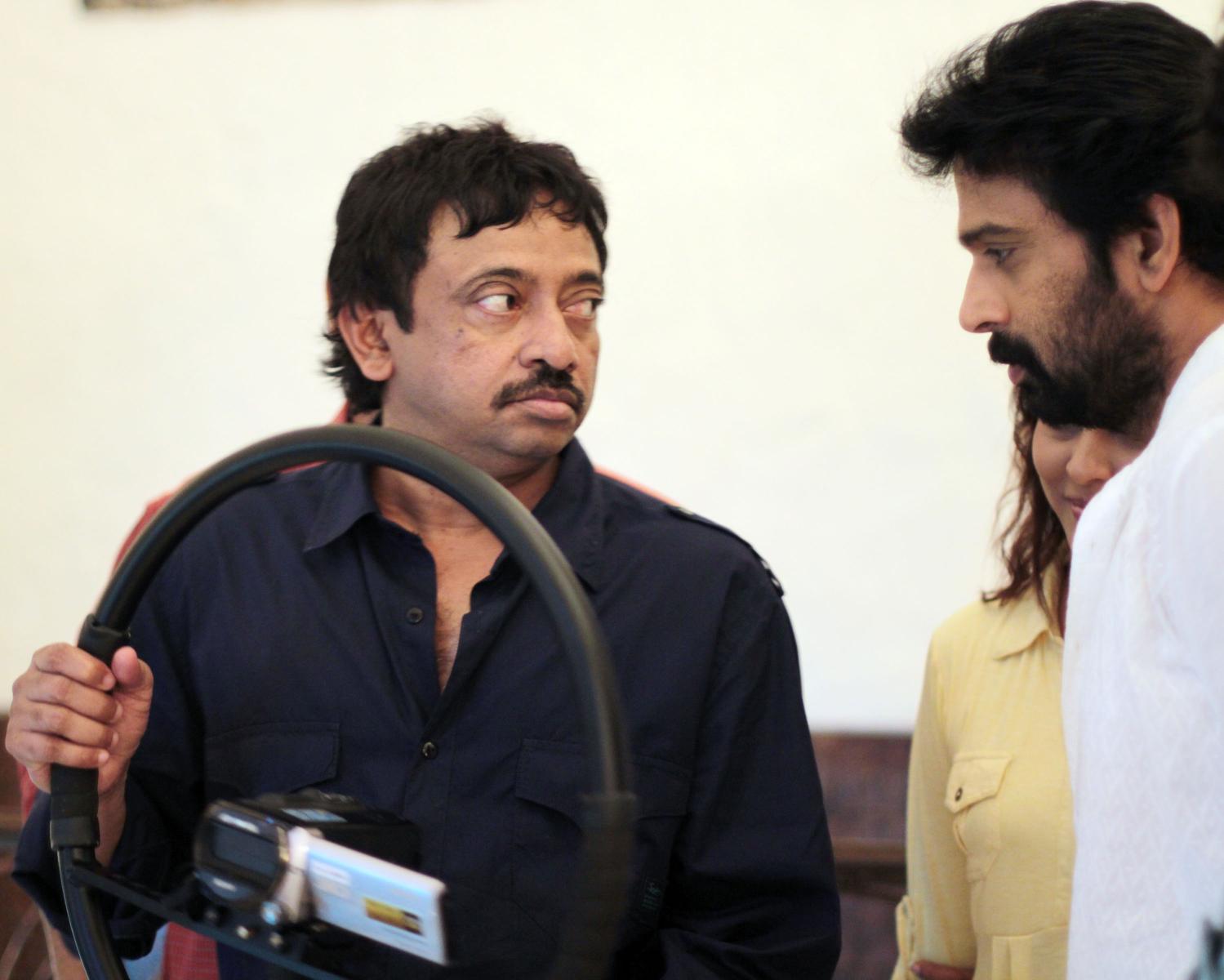 Billu Barber Movie Mp3 Song Gallery Billu barber (2009) hindi movie watch online free. billu barber movie mp3 song gallery