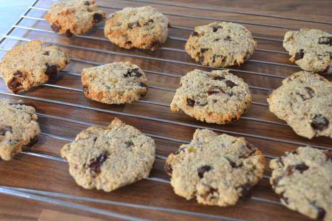 Recipe | Vegan Date and Chocolate Chip Cookies