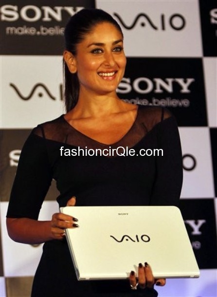 Kareena kapoor holding vaio T ulrabook launch  - (5) -  Kareena Kapoor  -Sony VAIO T Ultrabook launch