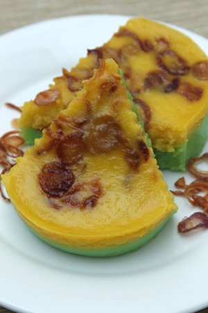 Secubit Garam Kuih Kukus Bawang Goreng