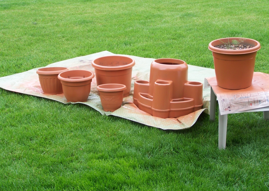 Annie's Kitchen Garden: April 20, 2012 - Garden Pots