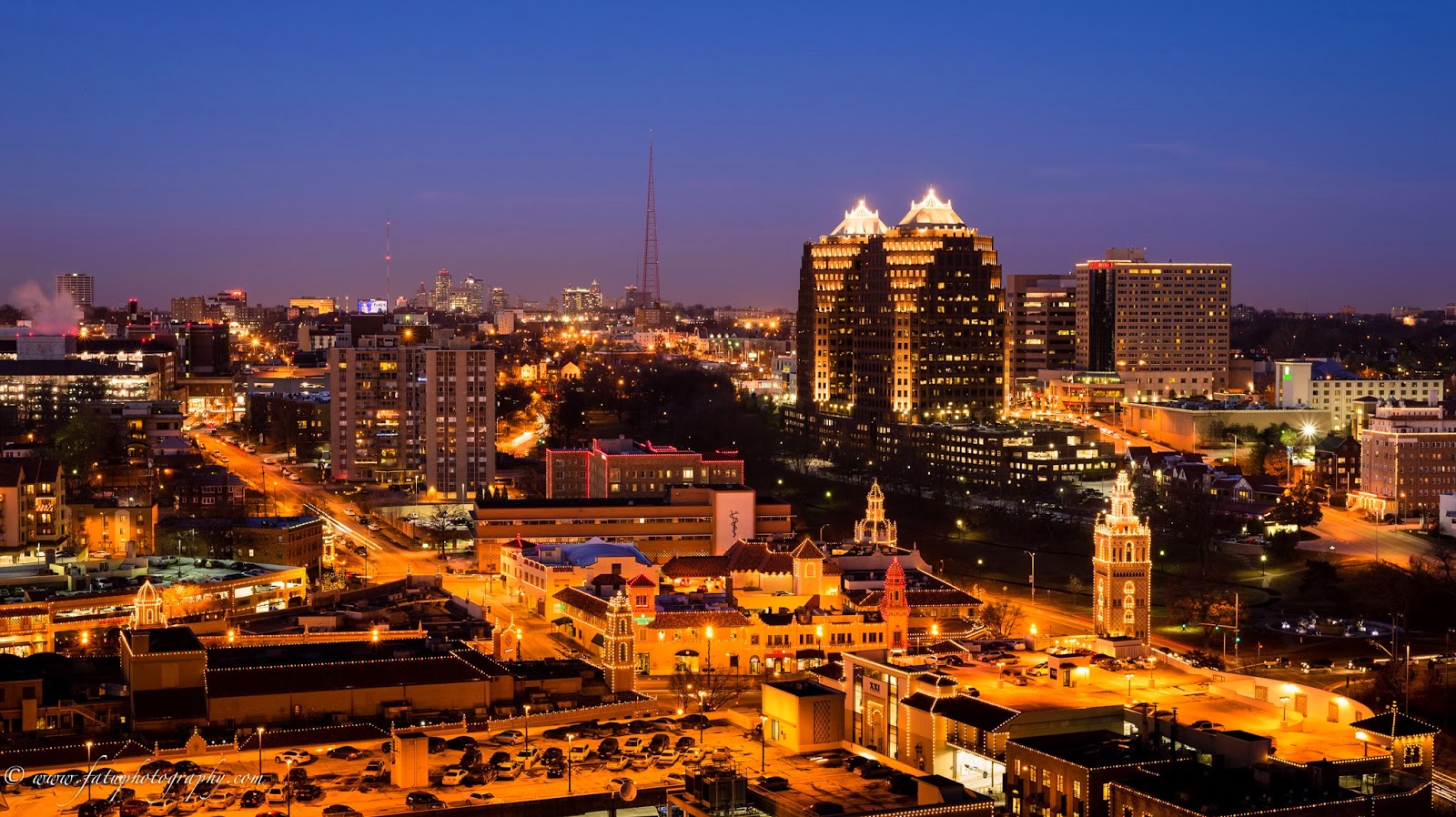 Fatu Photography Family & Lifestyle Portraits Kansas City Plaza Lights