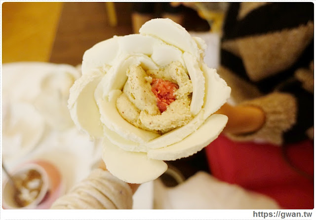 O Rose法式冰淇淋,捷運美食,捷運藍線美食,花朵冰淇淋,玫瑰花冰淇淋,少女甜點,夢幻甜點,手工冰淇淋,甜點下午茶,玫瑰花瓣,法國主廚-25