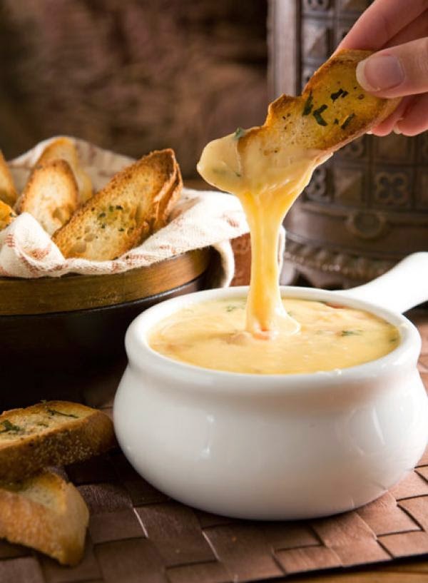 Bon Appetito! Gouda Cheese Fondue with Crostini