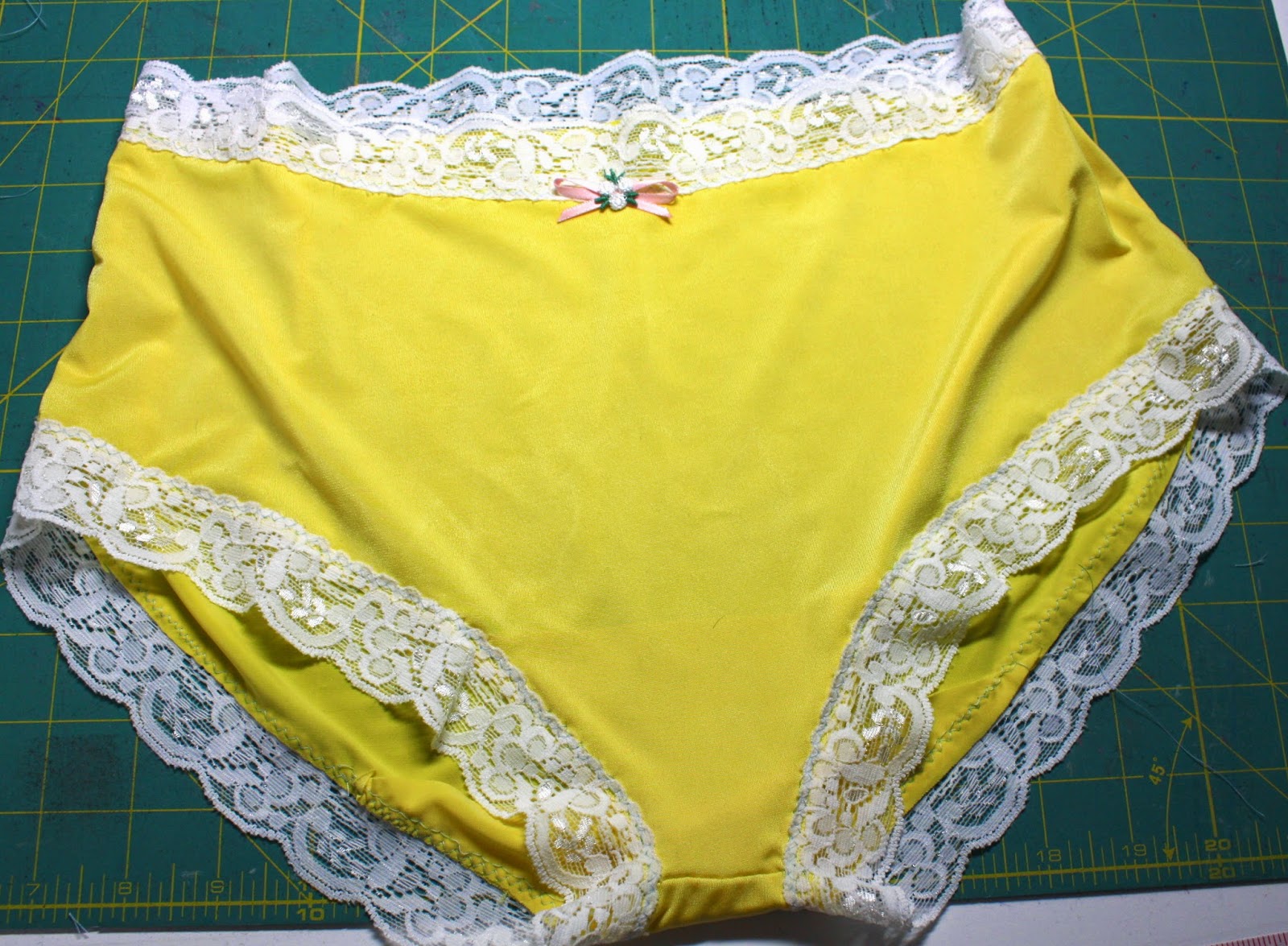 DIY Cycling Knickers, lovelybicycle.com, Velouria