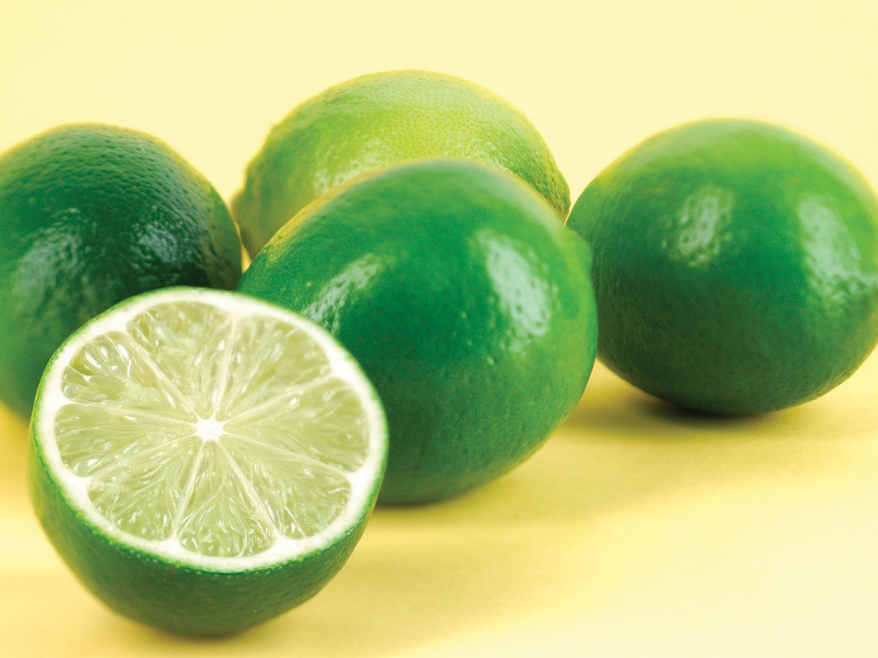 http://3.bp.blogspot.com/-rELQI9IbAEQ/UG5lYlkzq2I/AAAAAAAACdo/mQejl0OQrCk/s1600/green-lemon-fruit-wallpaper-163_1280x960.jpg