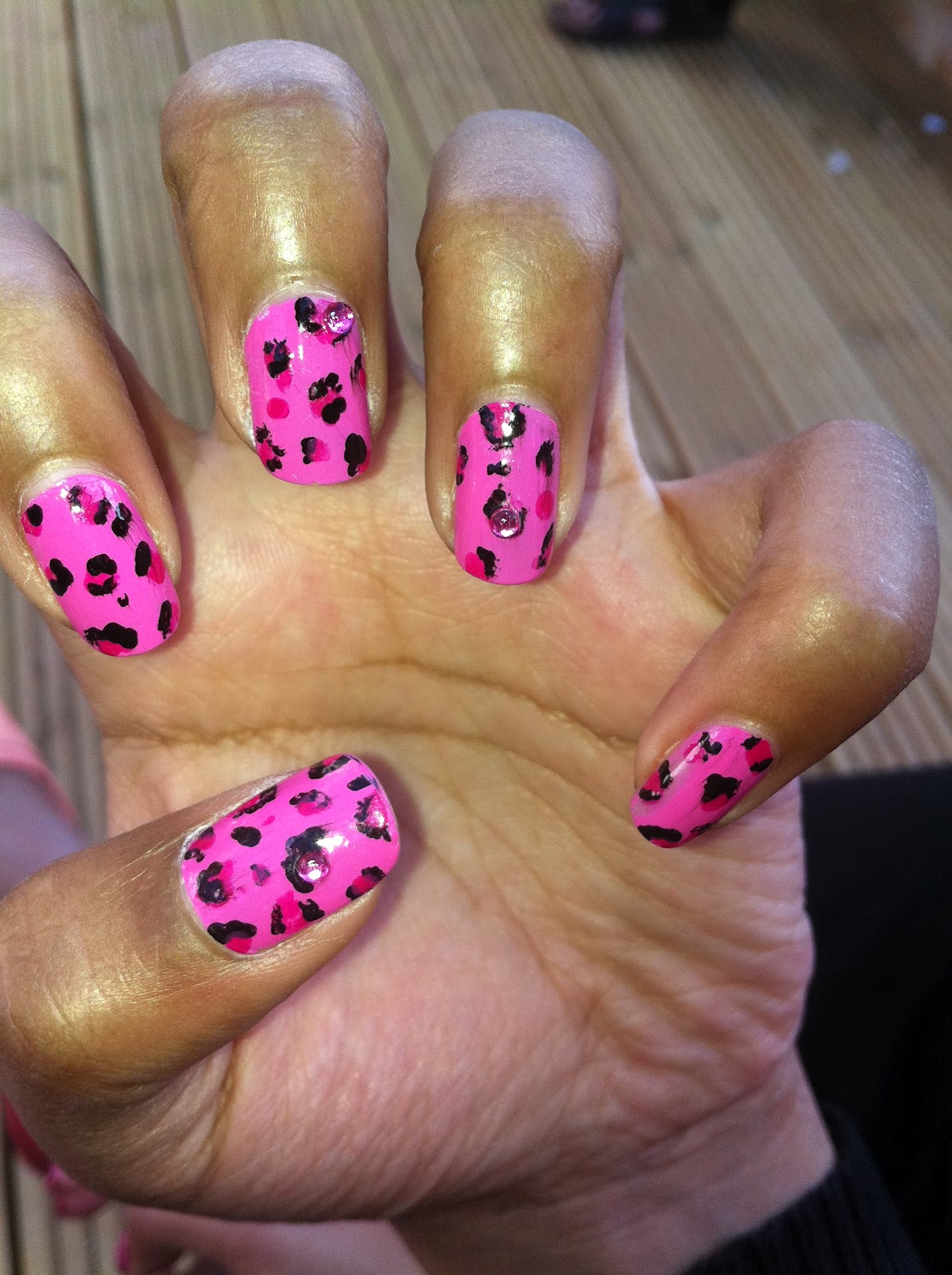 S&S: Pink Leopard Print Nails!