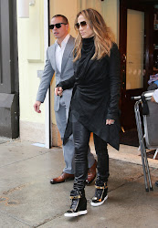 Jennifer Lopez leaving the restaurant