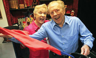 نقره لتكبير أو تصغير الصورة ونقرتين لعرض الصورة في صفحة مستقلة بحجمها الطبيعي