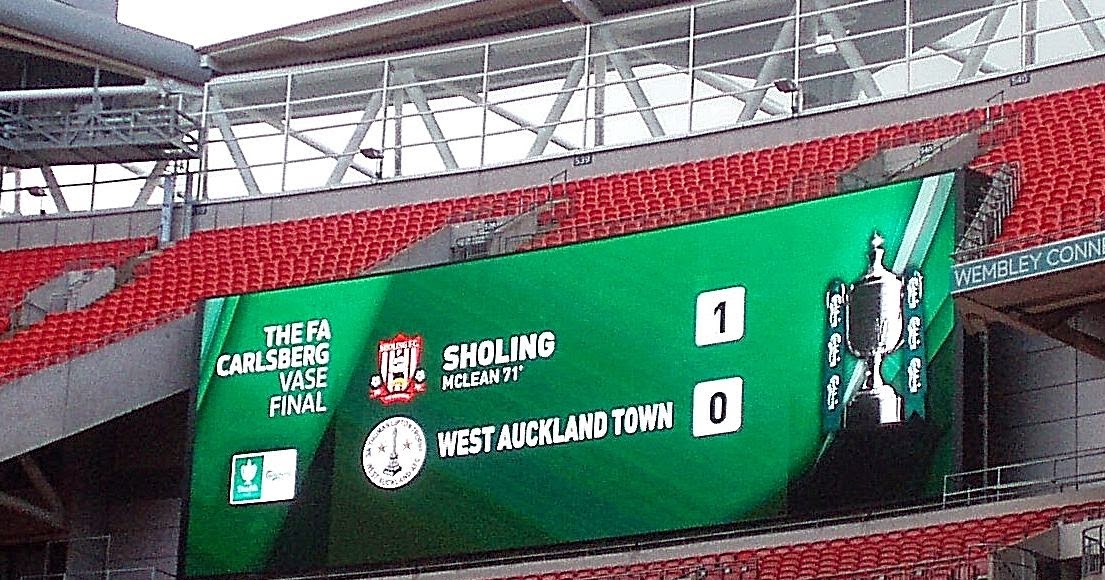 Hopping Around Hampshire Sholing V West Auckland Town Fa Vase