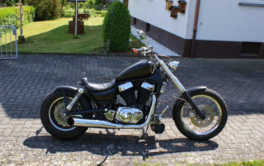 Suzuki Intruder 400 Custom