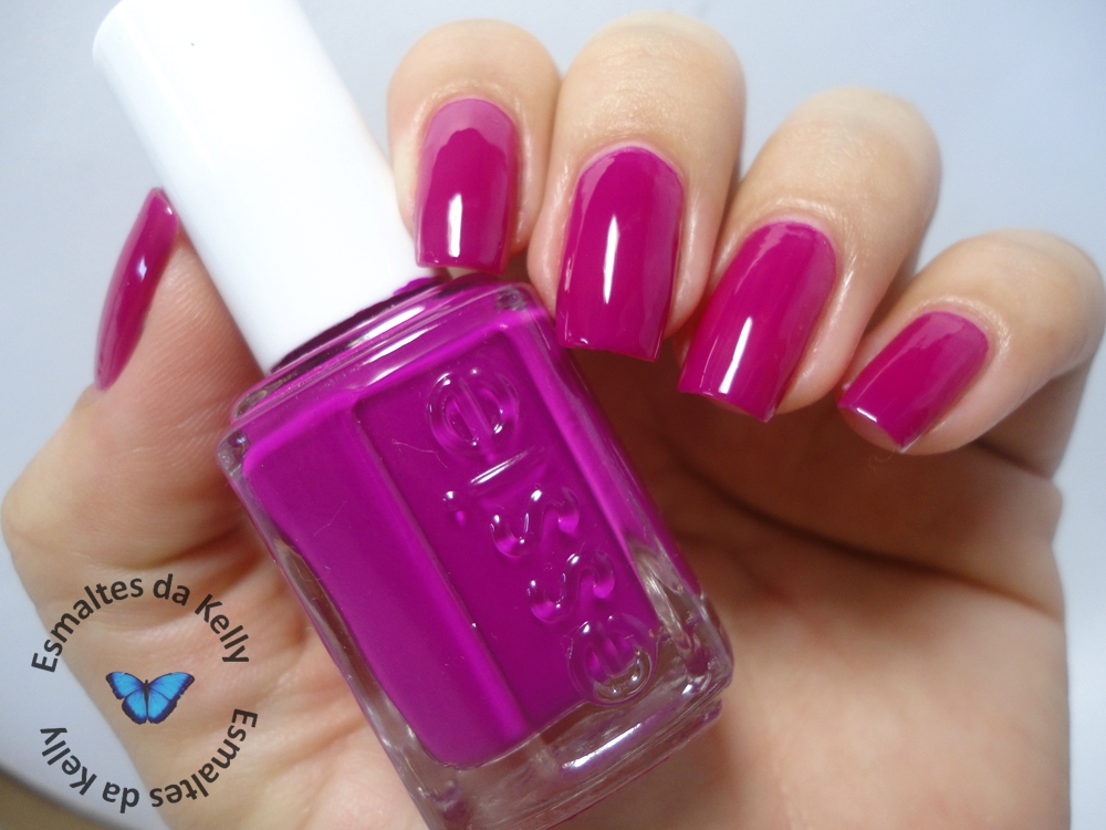 Esmaltes da Kelly Bermuda Shorts Essie e comparações