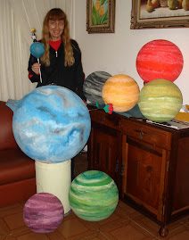 Fiz 7 planetas de isopor, papel e tinta
