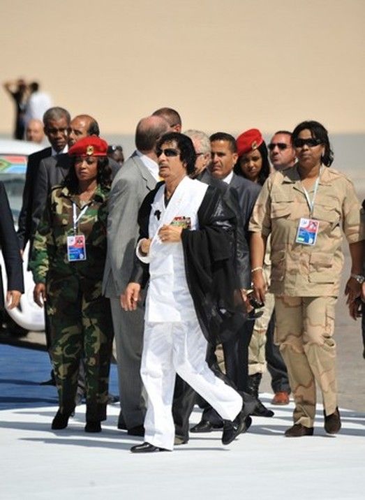 Muammar Gaddafi and his female bodyguards | Wallpaper Hungama