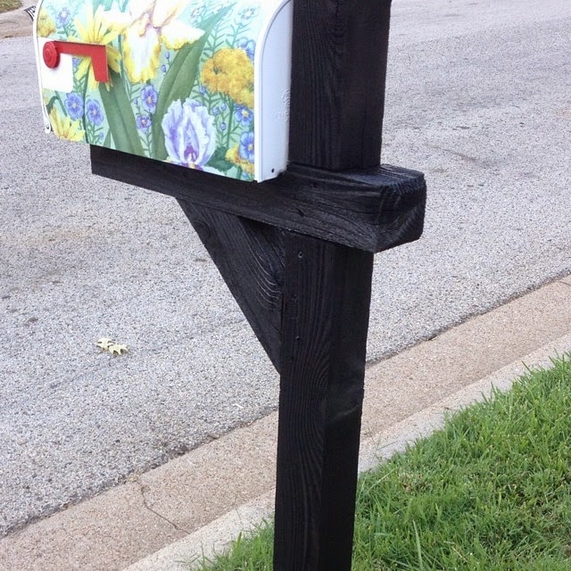 Little, Bitty Damn Houze! Mailbox post updated with SPRAY Paint!