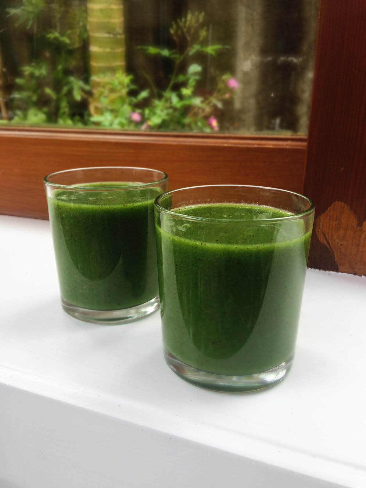 Vegan Recipes Baby cavolo nero, banana, spirulina and natural apple juice