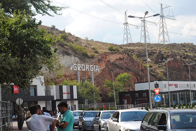 Conductores bloquen puesto fronterizo entre Georgia y Azerbaiyán