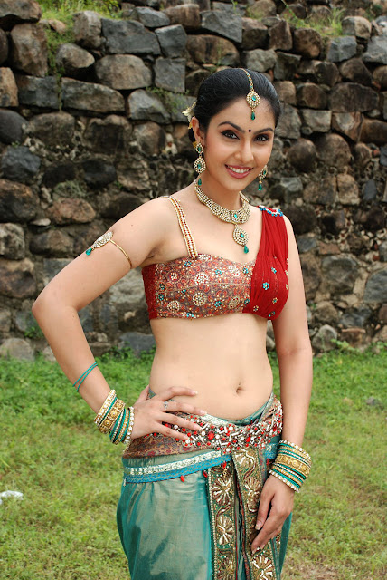 Actress Divya Parameshwar Navel Show Photos