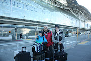 . nous amène au terminal international de l'aéroport de San Francisco. (img )