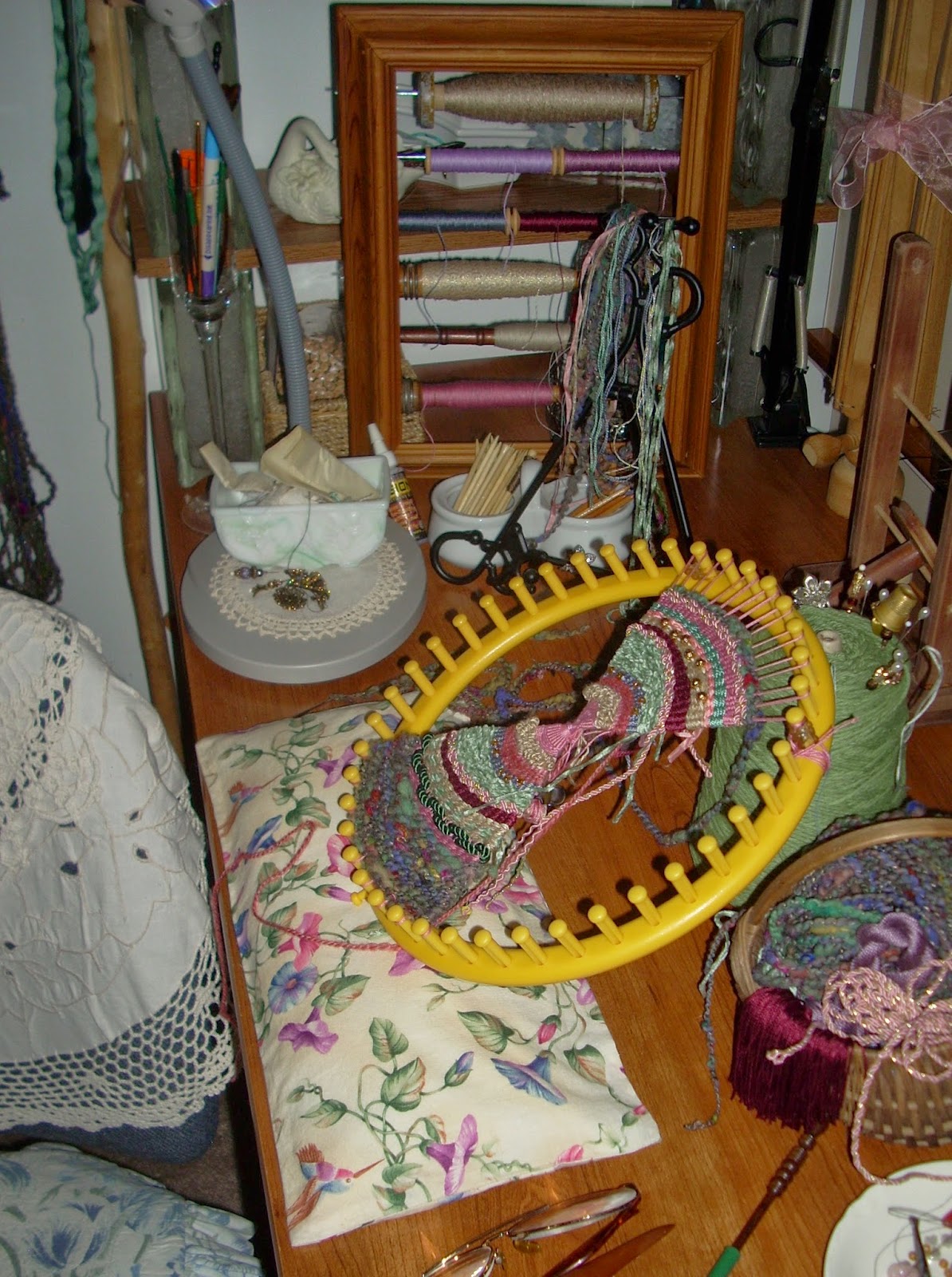 HeartSong Studio: HeartSong Studio&rsquo;s Weaving Spool Rack