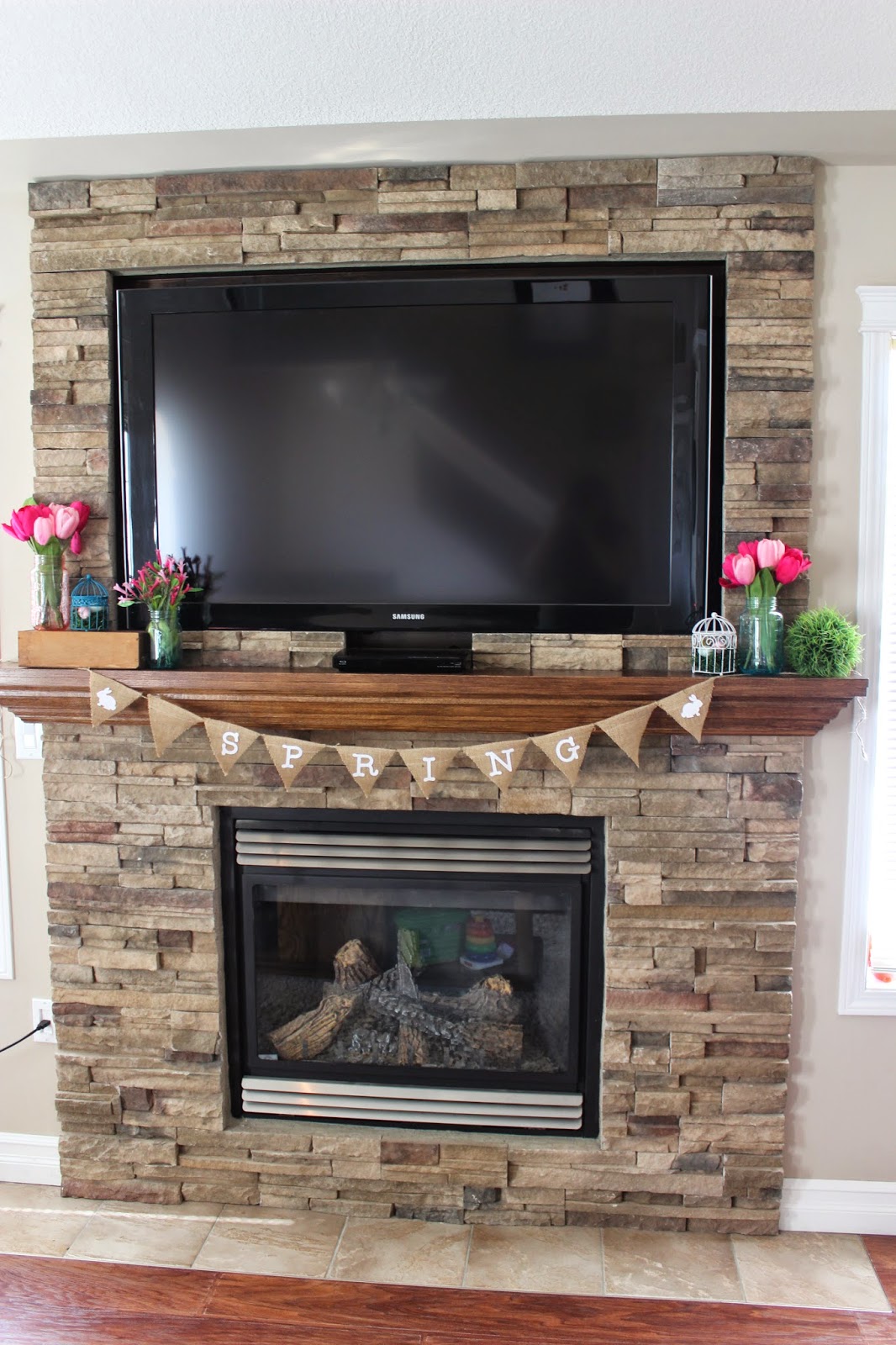 A beautifully decorated Spring mantle. Love this brick fireplace, beautifully decorated with bright Spring colours and florals.