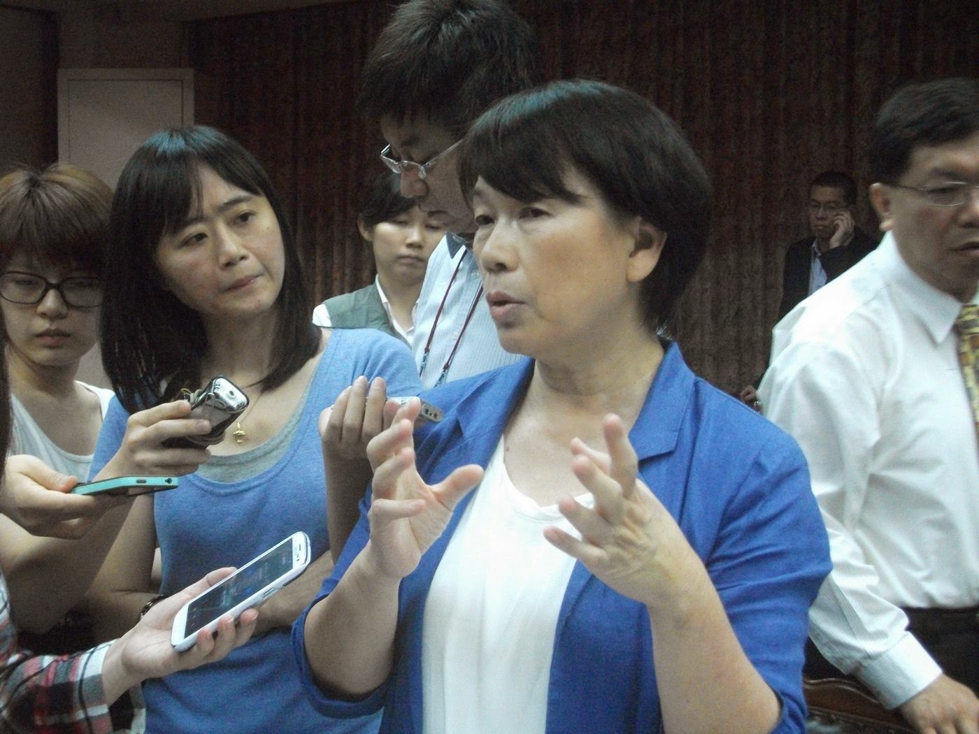 龍應台今(22)日表示,如果公視紛擾再繼續下去,她贊成廢除公視。圖:新頭殼資料照片 龍應台今(22)日表示,如果公視紛擾再繼續下去,她贊成廢除公視。圖:新頭殼資料照片