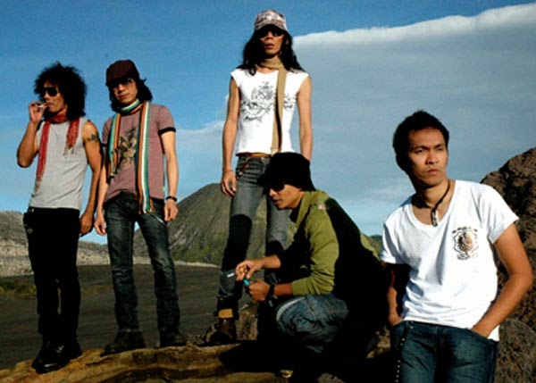 Lirik Dan Kunci Gitar Terlalu Manis