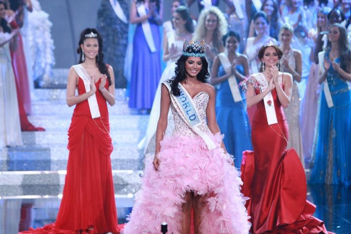 IVIAN SARCOS MISS WORLD 2011 DURANTE SU CORONACION - Página 2 Miss+world+2011+winner%252BGossip-lanka+%25283%2529