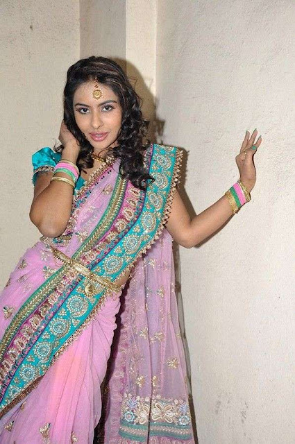 Actress-Srilekha-in-Saree-at-Showroom-Opening-Photos