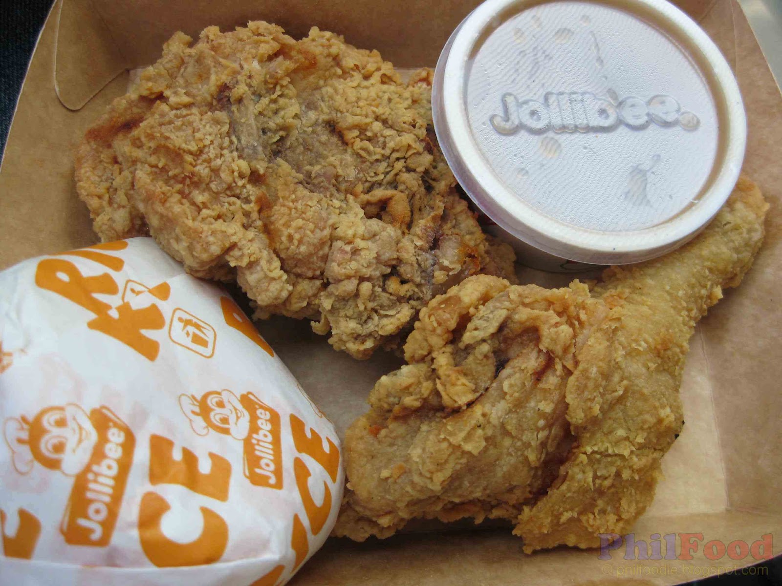 Fried chicken and spaghetti in the Philippines Philippine Food