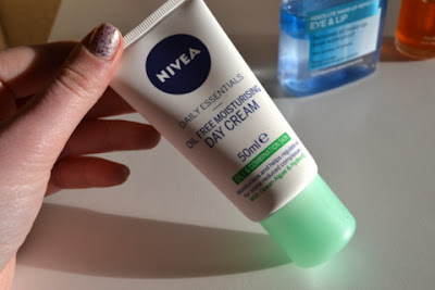 Nivea Daily Essentials Oil Free Moisturising Day Cream for Oily/Combination Skin