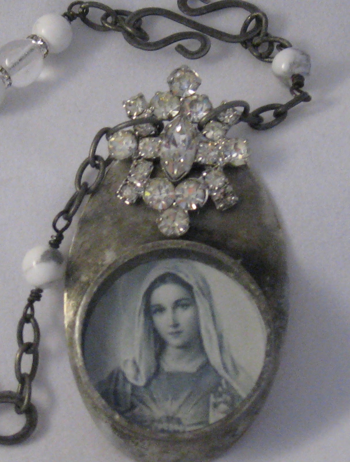 Sacred Heart Design: Religious Jewelry on Etsy!