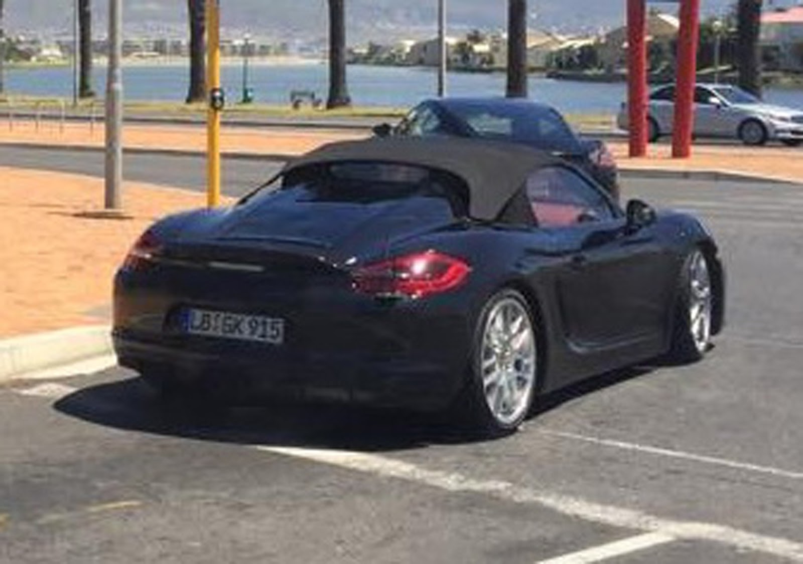 Porsche-Boxster-Spyder-2017-3.jpg