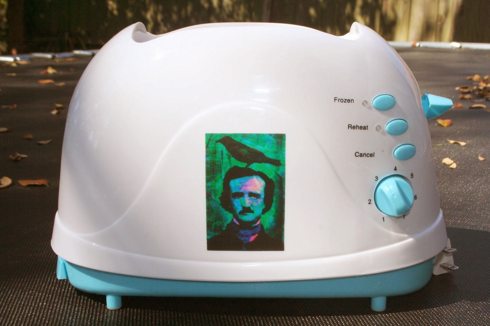 7 Kids and Us Burnt Impressions Toasters "Poe Toaster" Review
