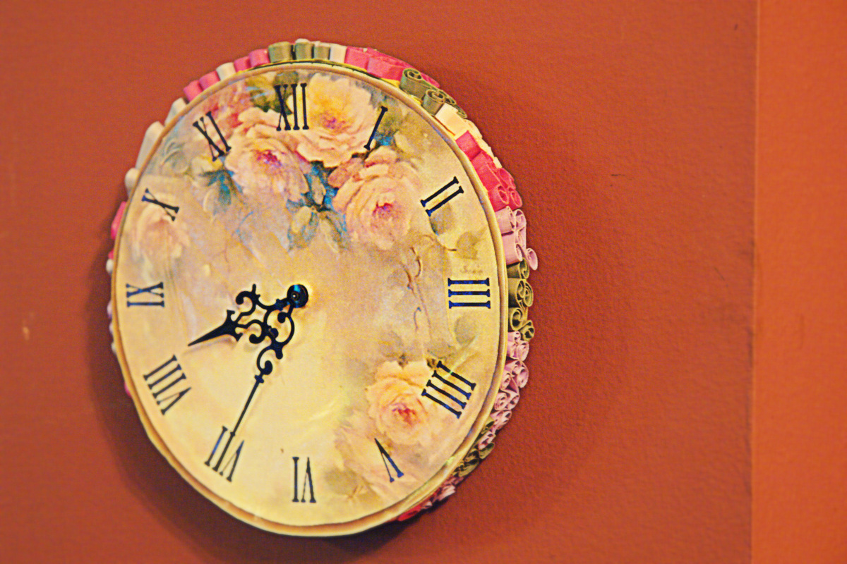 Smells Like Mommy Wall clock decoupage and quilling