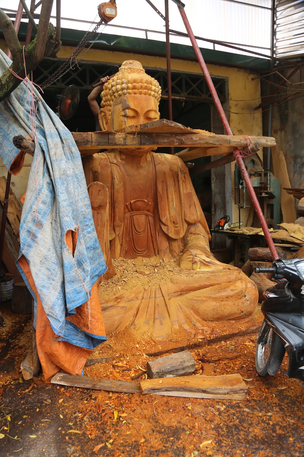 Chuck Kuhn's Vietnam in Photos The Art of Wood Craving Hanoi Vietnam