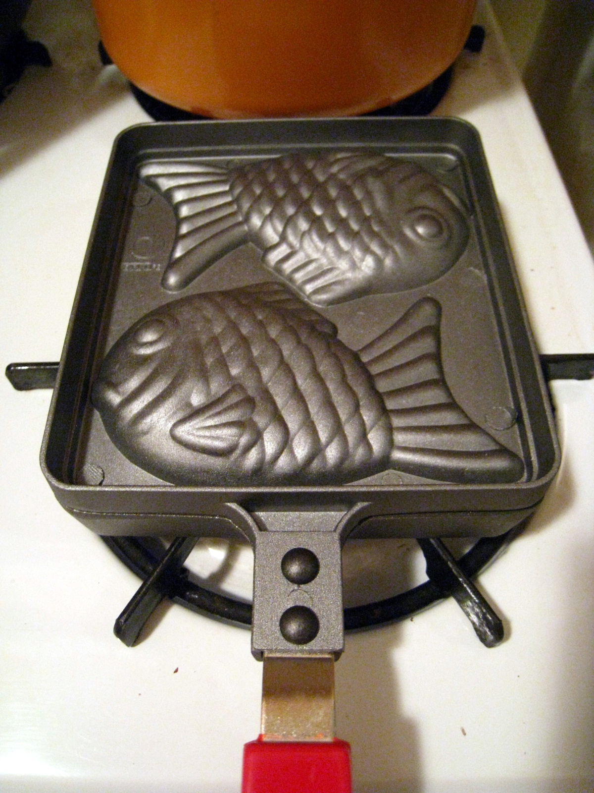 Ooh Mummy! Making Taiyaki using my Fishshaped, CastIron Mould )