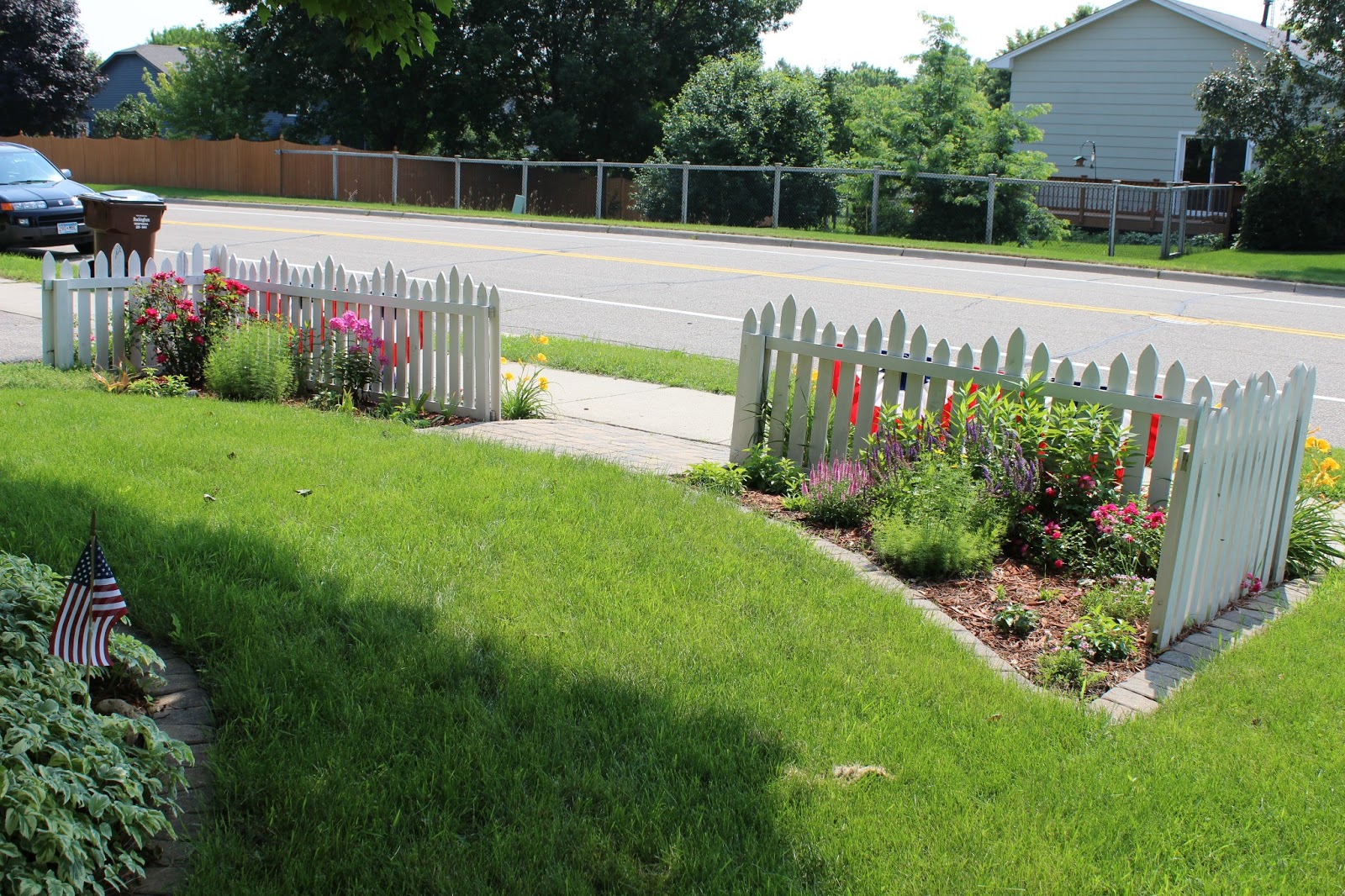 Happy At Home: Front Yard Tour
