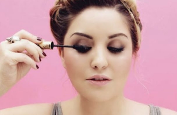 TIPS DE BELLEZA Y COMO APLICAR EL MAQUILLAJE TIPS DE BELLEZA Y COMO APLICAR EL MAQUILLAJE