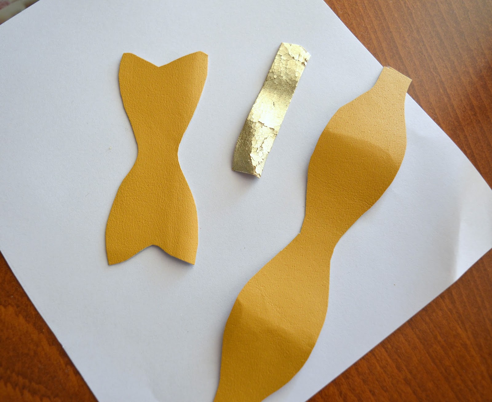 Faux leather bow keychain DIY! happy girly crafty