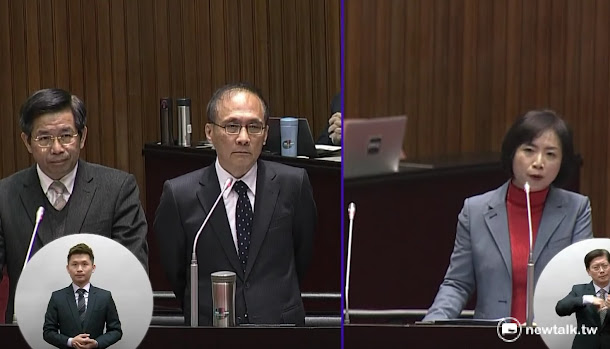 針對校園為招收中國學生簽署「一中承諾書」,行政院長林全(左2)接受總質詢時表示,不能因為有政治立場就去干涉學術性交流。 針對校園為招收中國學生簽署「一中承諾書」,行政院長林全(左2)接受總質詢時表示,不能因為有政治立場就去干涉學術性交流。