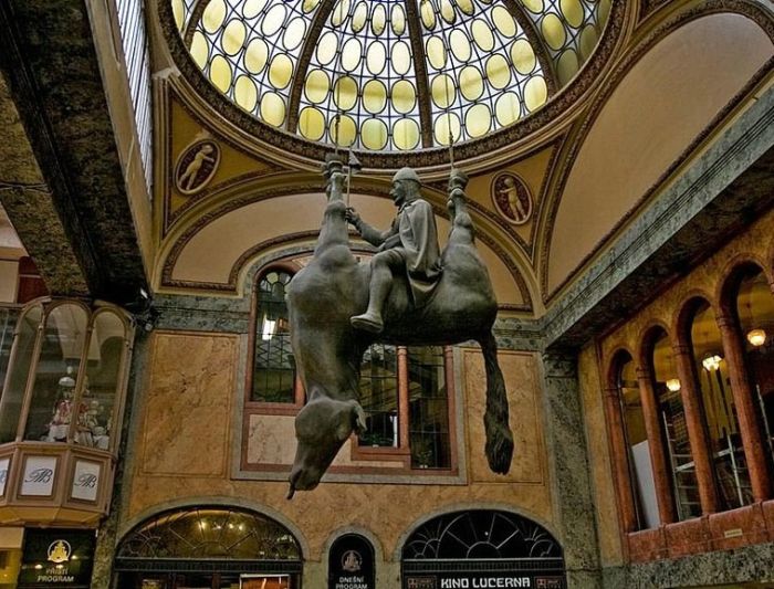 Strange Statues Around The World (99 pics)