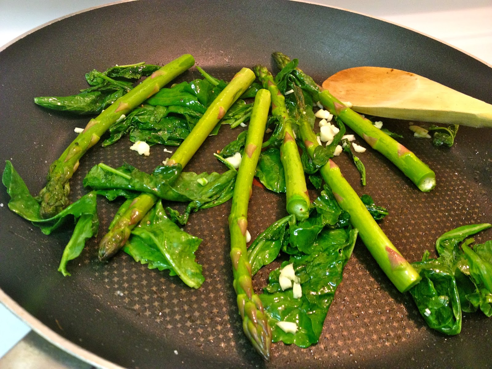 The Lifestyle Notebook Kale, Asparagus & Avocado Quinoa Salad with
